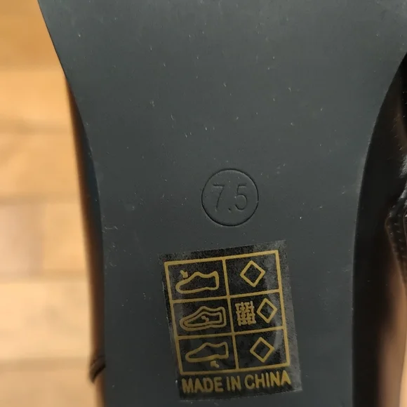 Women’s Black Pointed-Toe Block Heel Boots - Picture 5 of 6